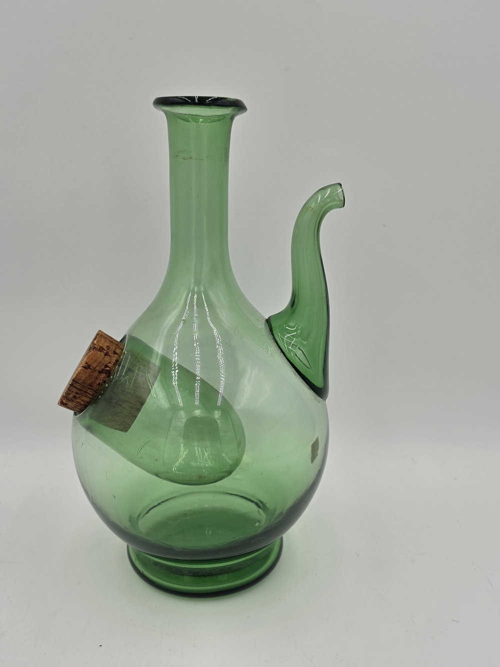 🍇 Vintage Italian Hand‑Blown Green Glass Wine DecanterMade in Italy
